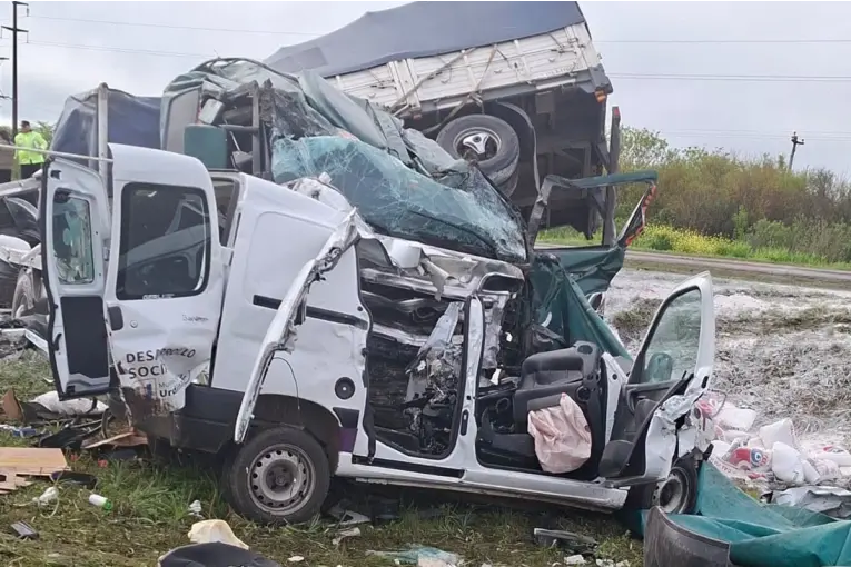 Un joven, su madre y un chofer municipal murieron en el choque fatal de Ruta 39: viajaban hacia Paraná