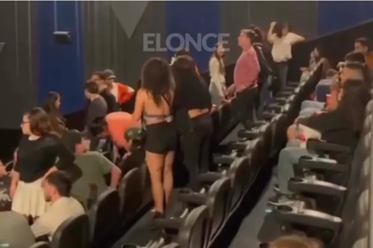 Revelaron que la pelea en el cine fue por una butaca: qué dice la ley sobre el uso del gas pimienta