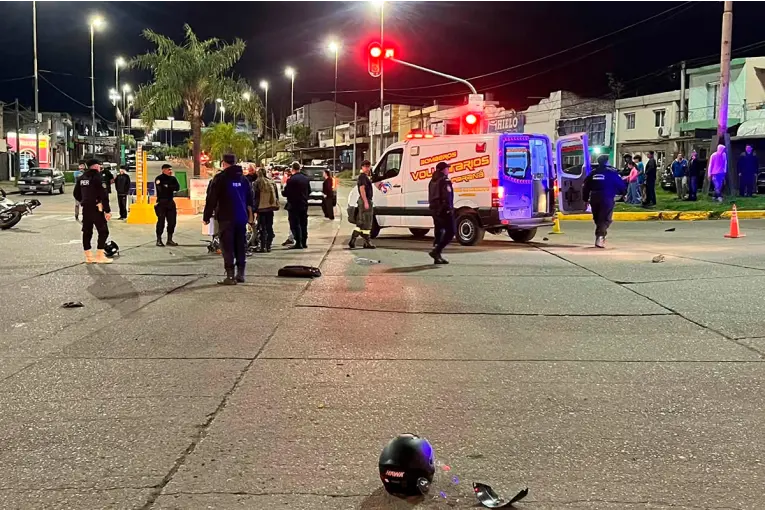 Chocaron dos motos en Paraná y tres personas resultaron heridas: fueron hospitalizadas
