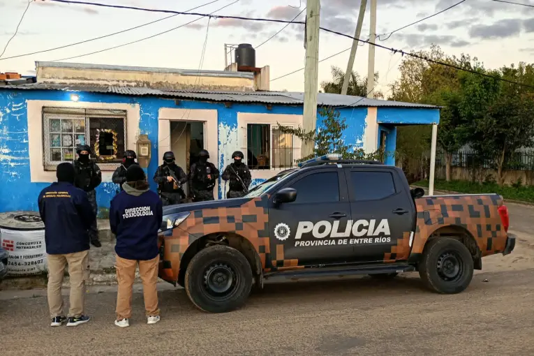 Cinco allanamientos en Concordia: secuestraron 420 envoltorios de cocaína y detuvieron a tres personas