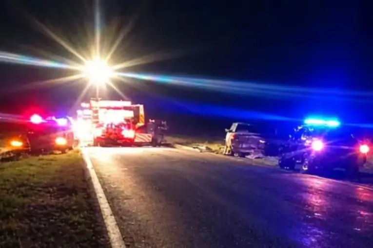 Tragedia en Santa Fe: tres jóvenes murieron atropellados por una camioneta cuando cambiaban una rueda