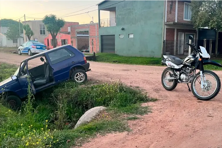 Chocaron una moto y un auto en Villaguay: dos personas resultaron heridas y retuvieron el rodado
