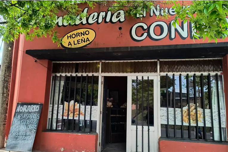 Simuló ser cliente y asaltó una panadería en Paraná: utilizó una réplica de arma de fuego