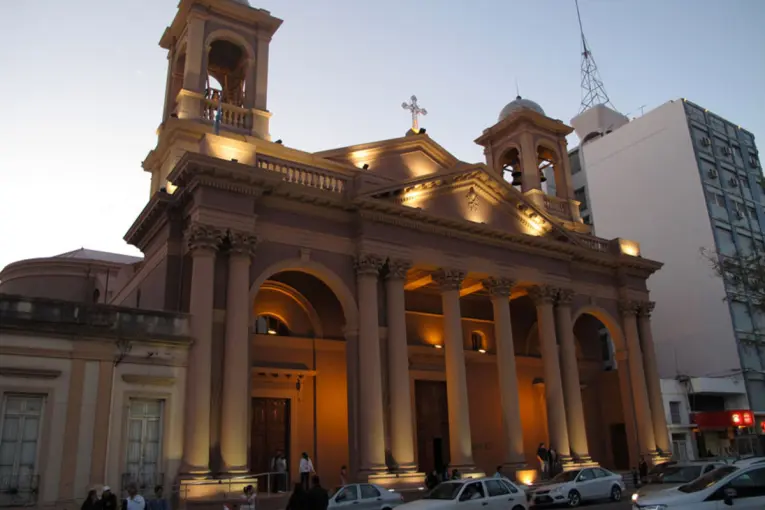 Compró un iPhone por $40.000 pesos y no sabía que había sido robado en una iglesia: recuperaron el celular