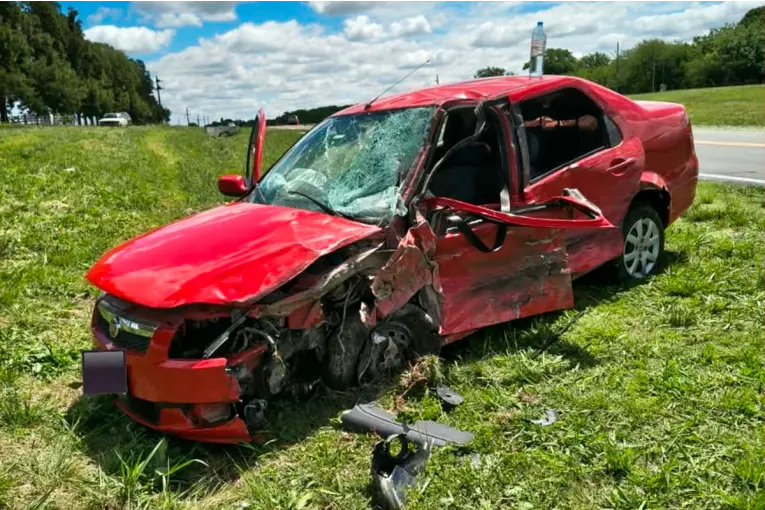 Choque frontal en Ruta 12 entre una camioneta y un auto: una mujer fue hospitalizada