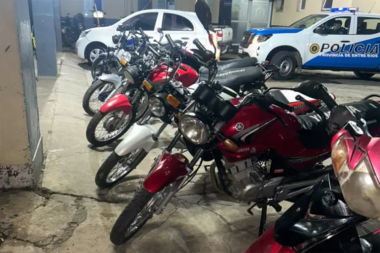 Tras la difusión de un video de picadas ilegales, realizaron allanamientos y secuestraron 16 motos