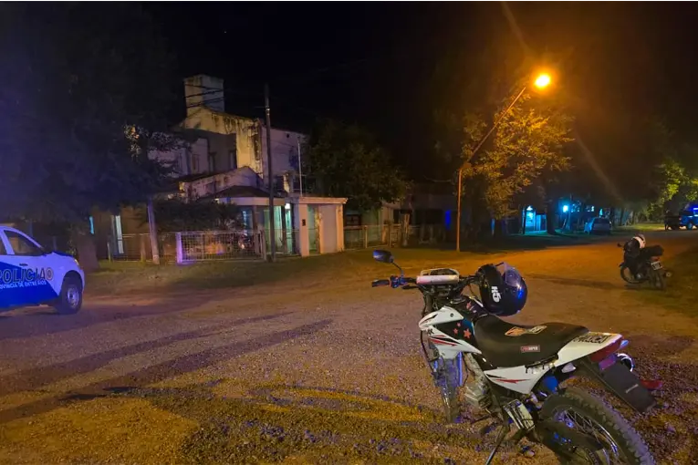 Federal: chocaron una moto en la que viajaban una mujer y su hijo de 6 años y escaparon