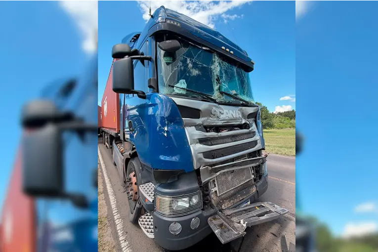 Dos camiones chocaron en Ruta 015 y uno de los conductores fue hospitalizado