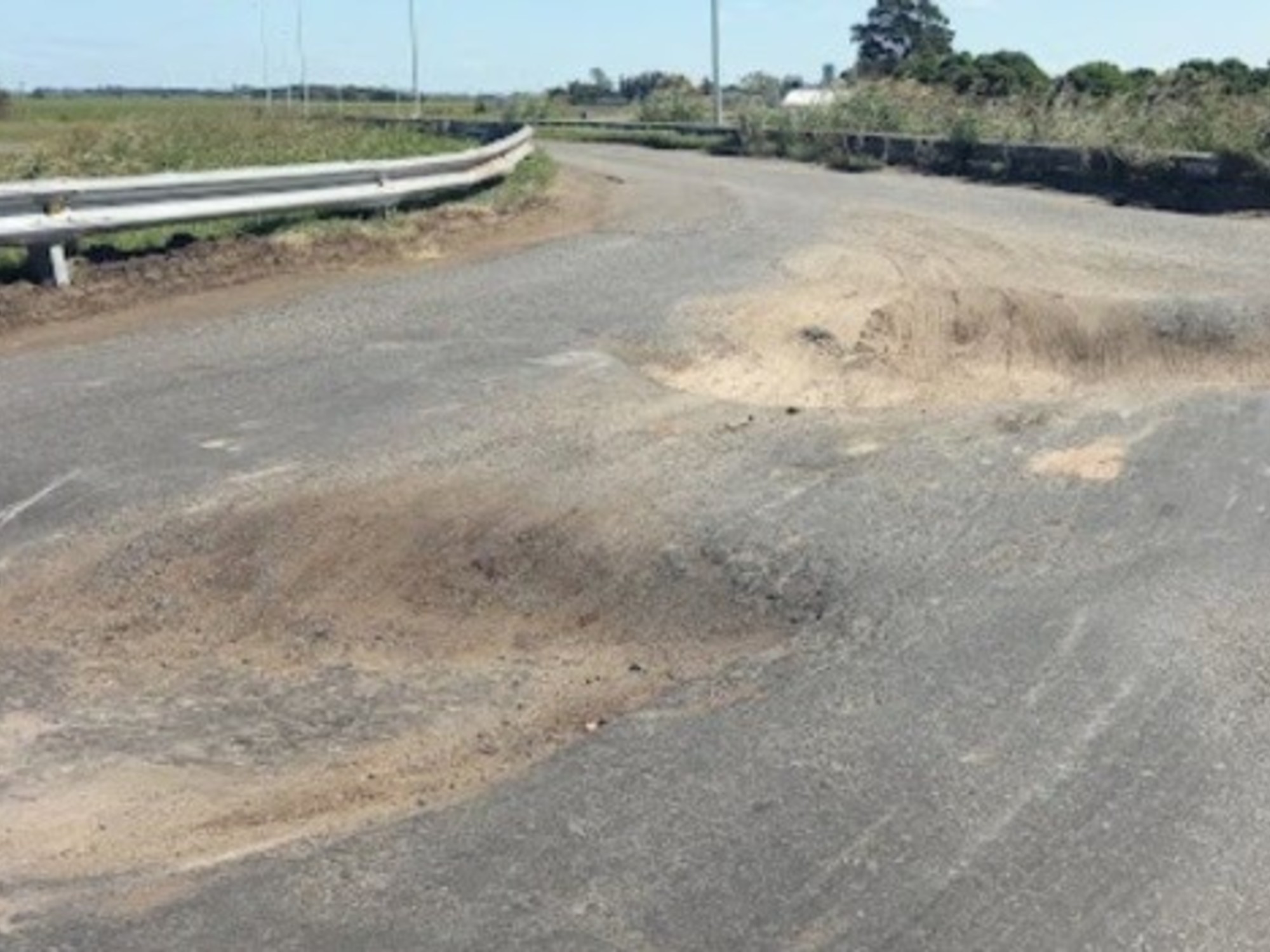 La manta corta que no devuelve recursos al campo