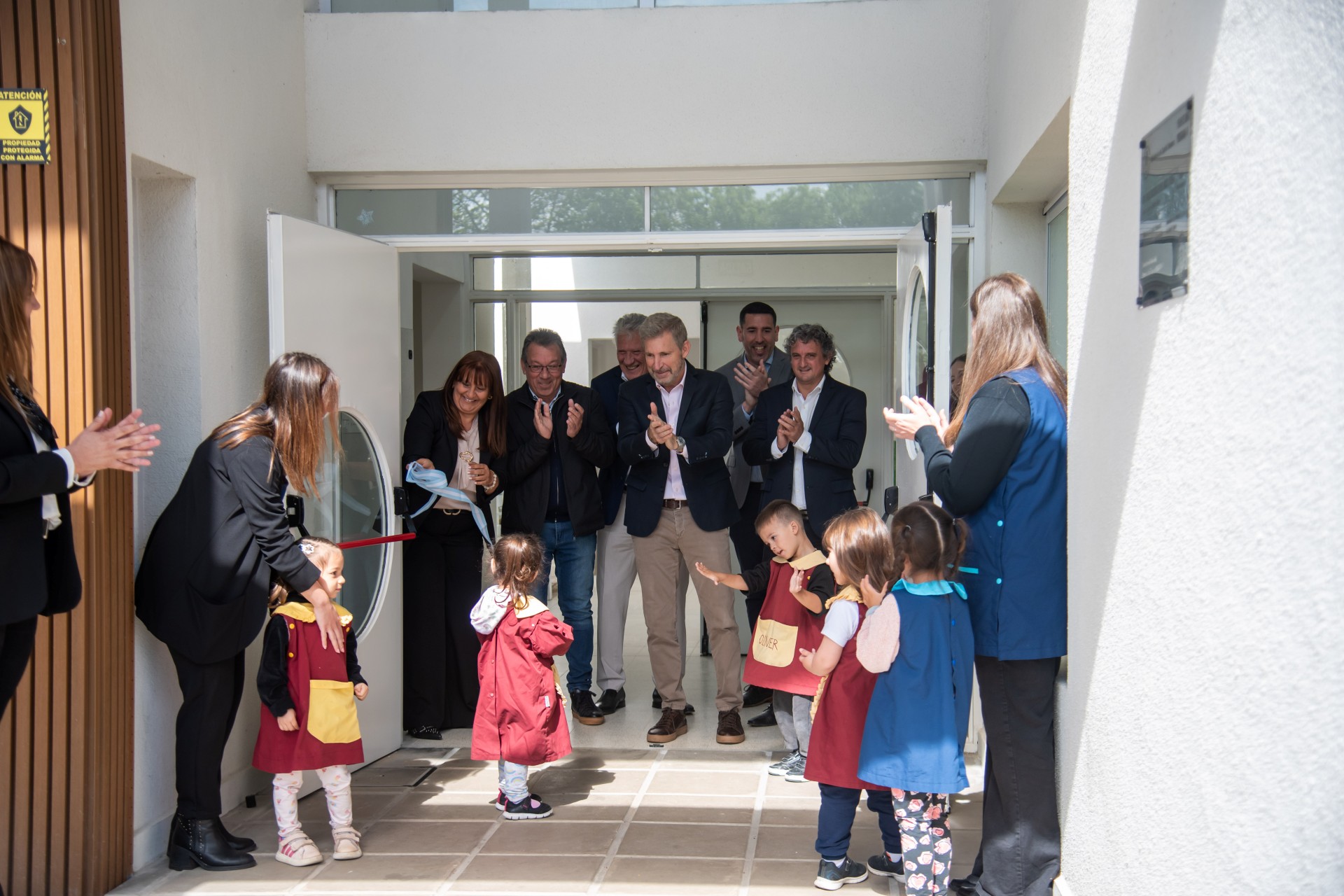 Frigerio inauguró obras educativas y recorrió trabajos de infraestructura en Federación