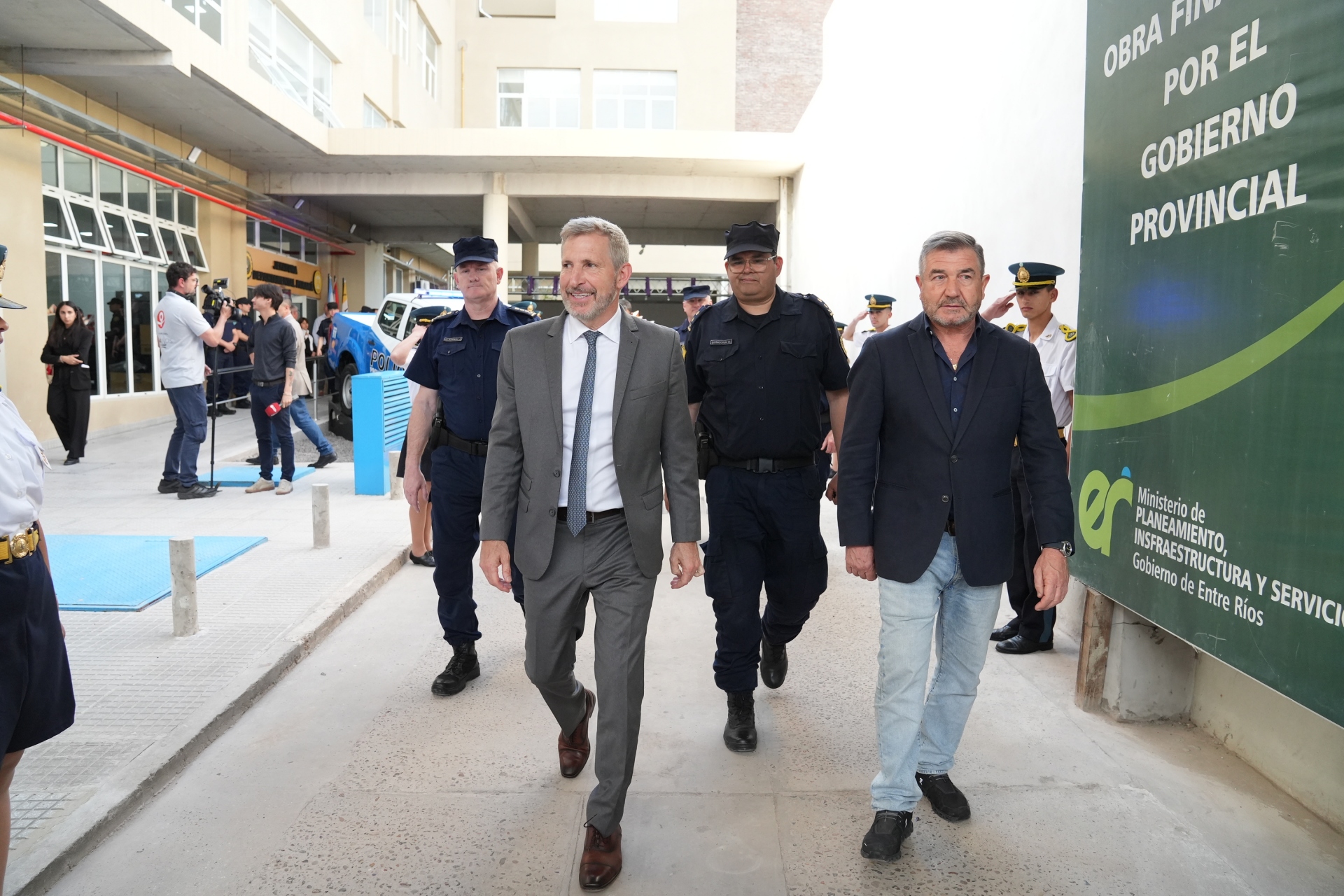 Frigerio recorrió la nueva sede de la Departamental de Paraná y aseguró que “es un edificio como el que merece nuestra Policía”