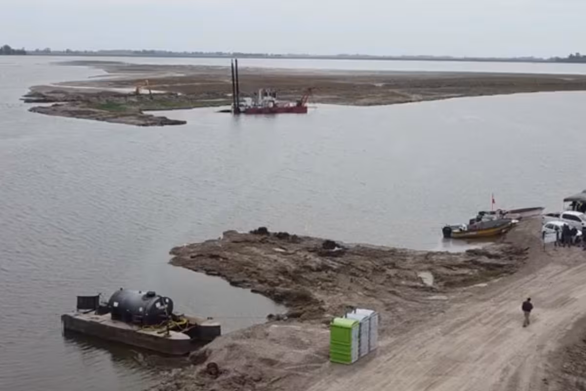 Con once dragas: avanza una obra reclamada por los productores contra las inundaciones en Buenos Aires