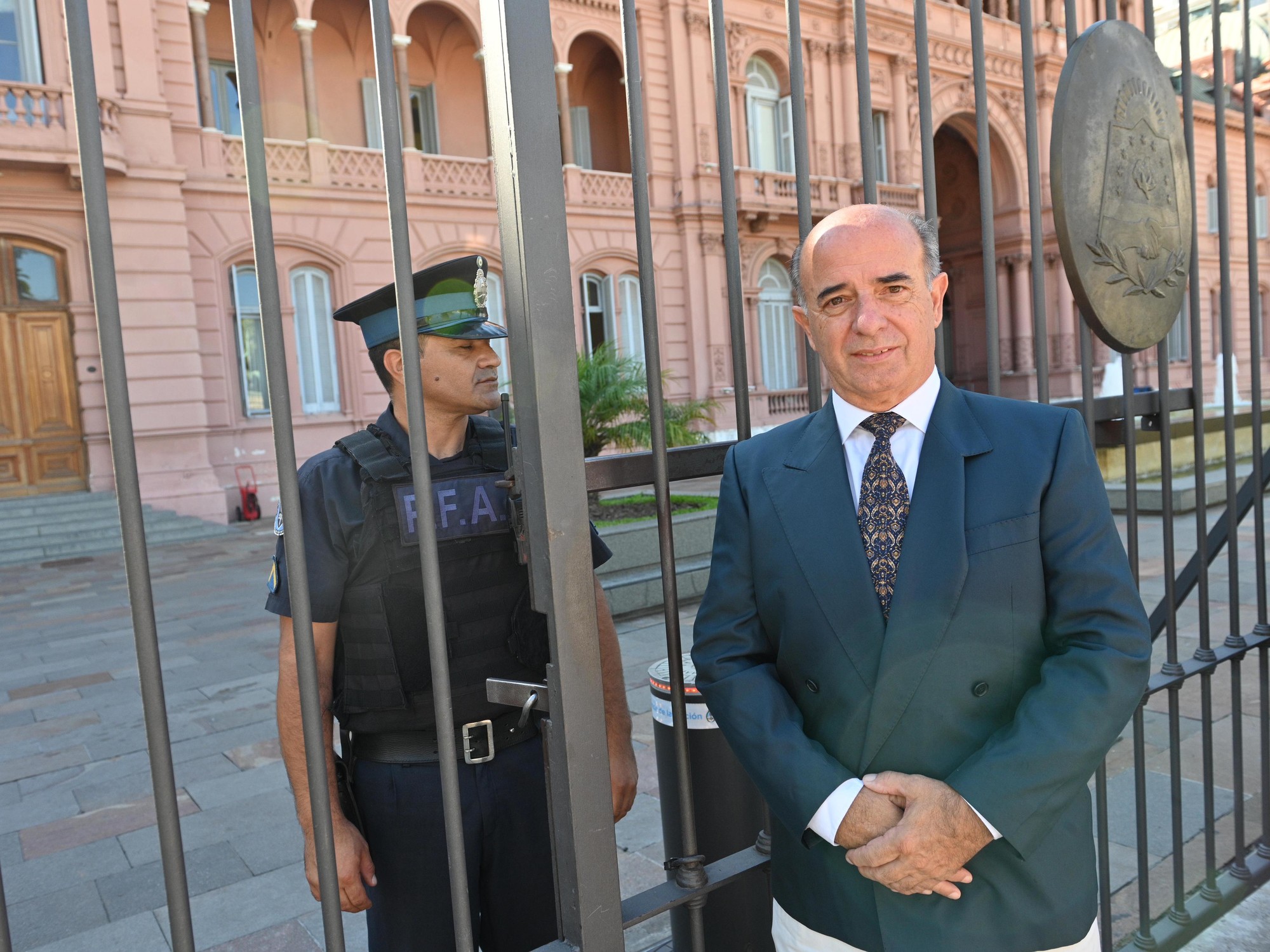 Un diputado libertario reivindicó sus visitas a represores y hubo escándalo en el Congreso: “Es para cagarlo a trompadas”, dijo el jefe de bloque K